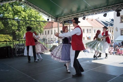 https://www.slavkov.cz/wp-content/uploads/2017/06/folklor-1.jpg