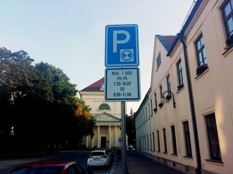 https://www.slavkov.cz/wp-content/uploads/2017/08/parkovani-urad.jpg