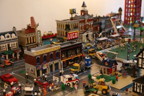 https://www.slavkov.cz/wp-content/uploads/2018/03/lego-8.jpg