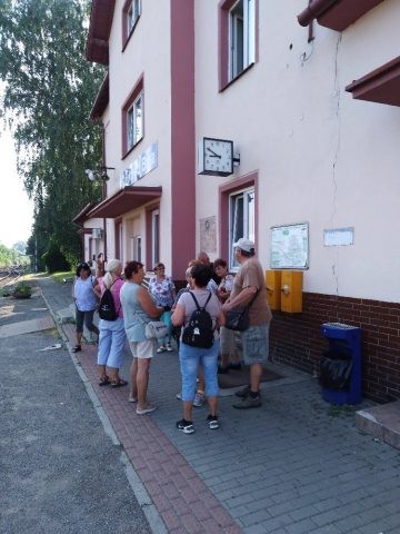 https://www.slavkov.cz/wp-content/uploads/2019/07/seniori-malhotky-4.jpg