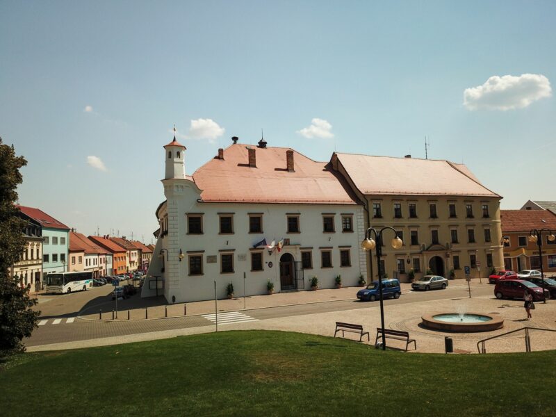 https://www.slavkov.cz/wp-content/uploads/2023/07/radnice.jpg